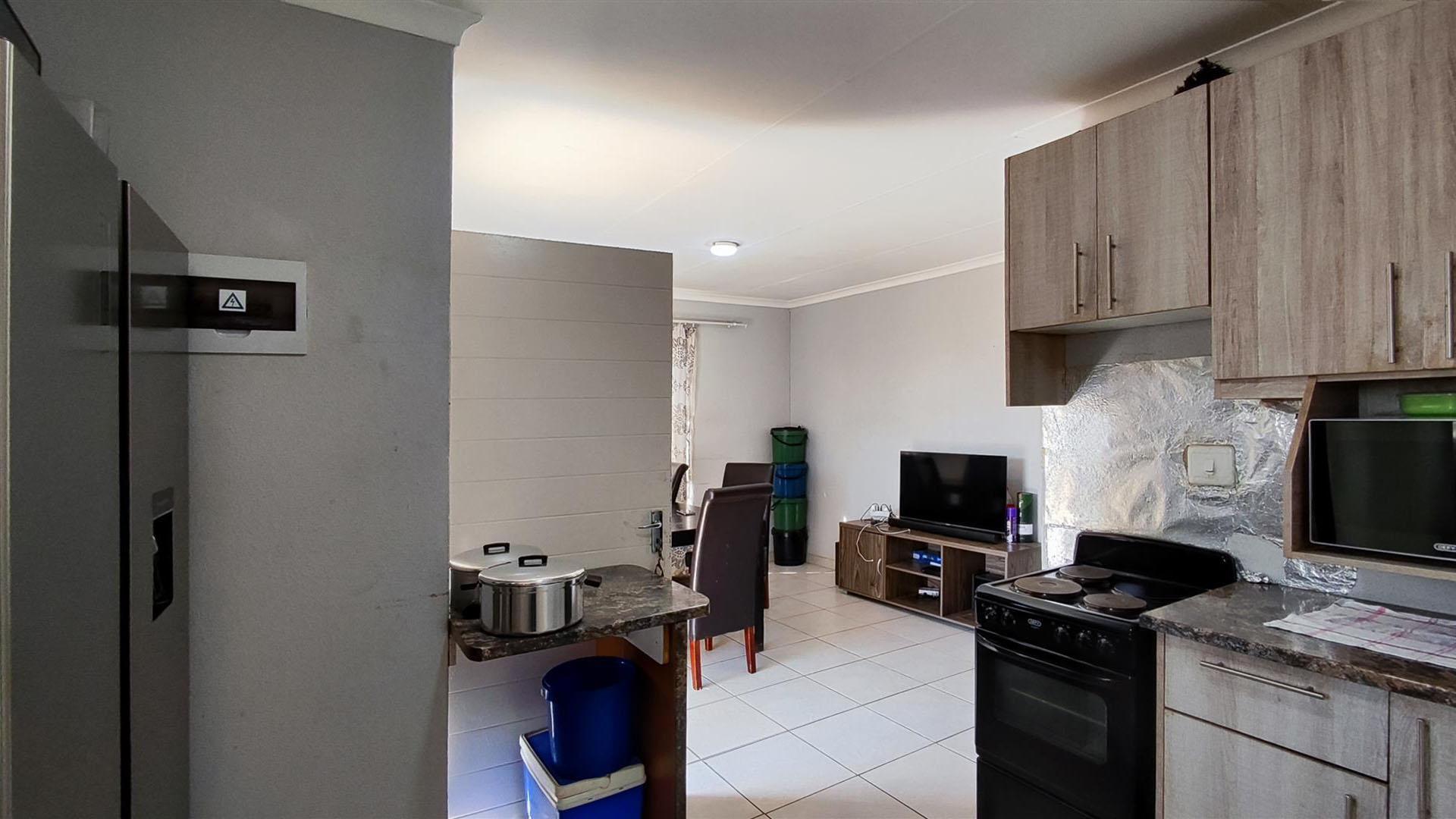 Kitchen - 10 square meters of property in Crystal Park