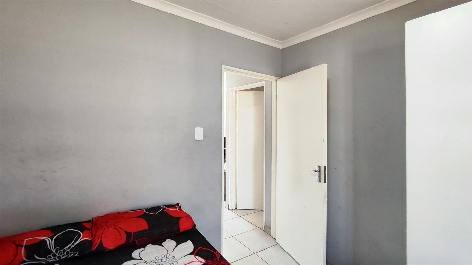 Bed Room 2 - 9 square meters of property in Crystal Park