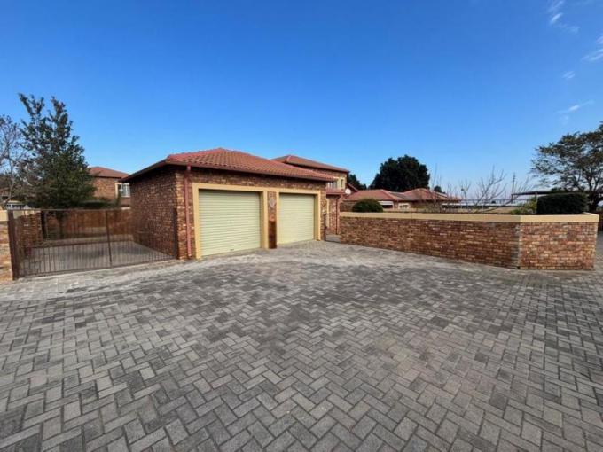 4 Bedroom Simplex for Sale For Sale in Allen’s Nek - MR685807