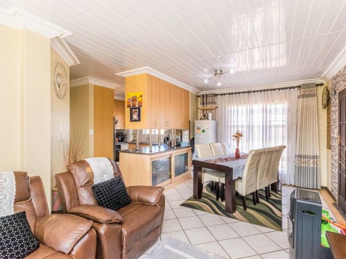 2 Bedroom Apartment for Sale For Sale in Die Hoewes - MR685814