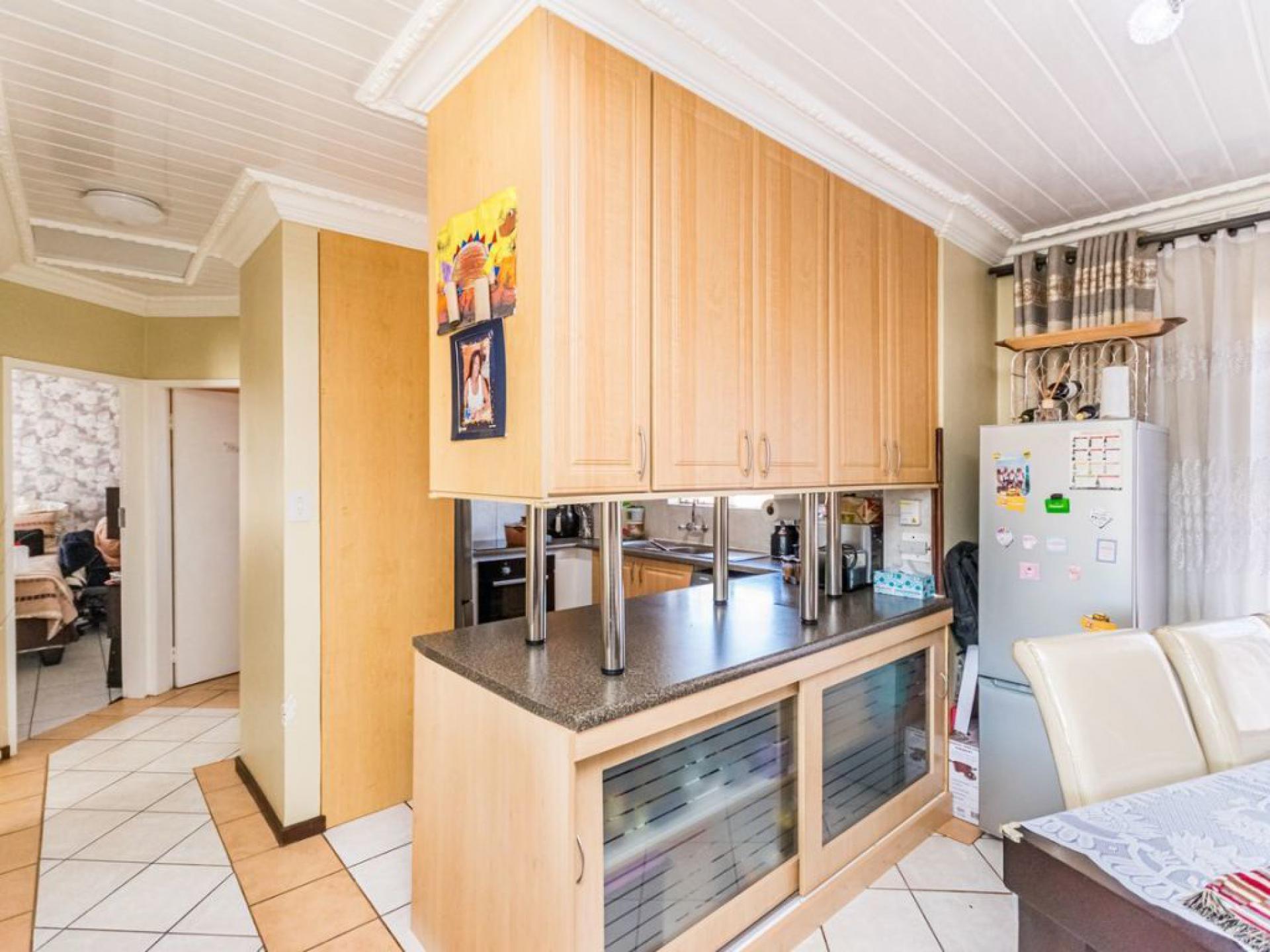  of property in Die Hoewes