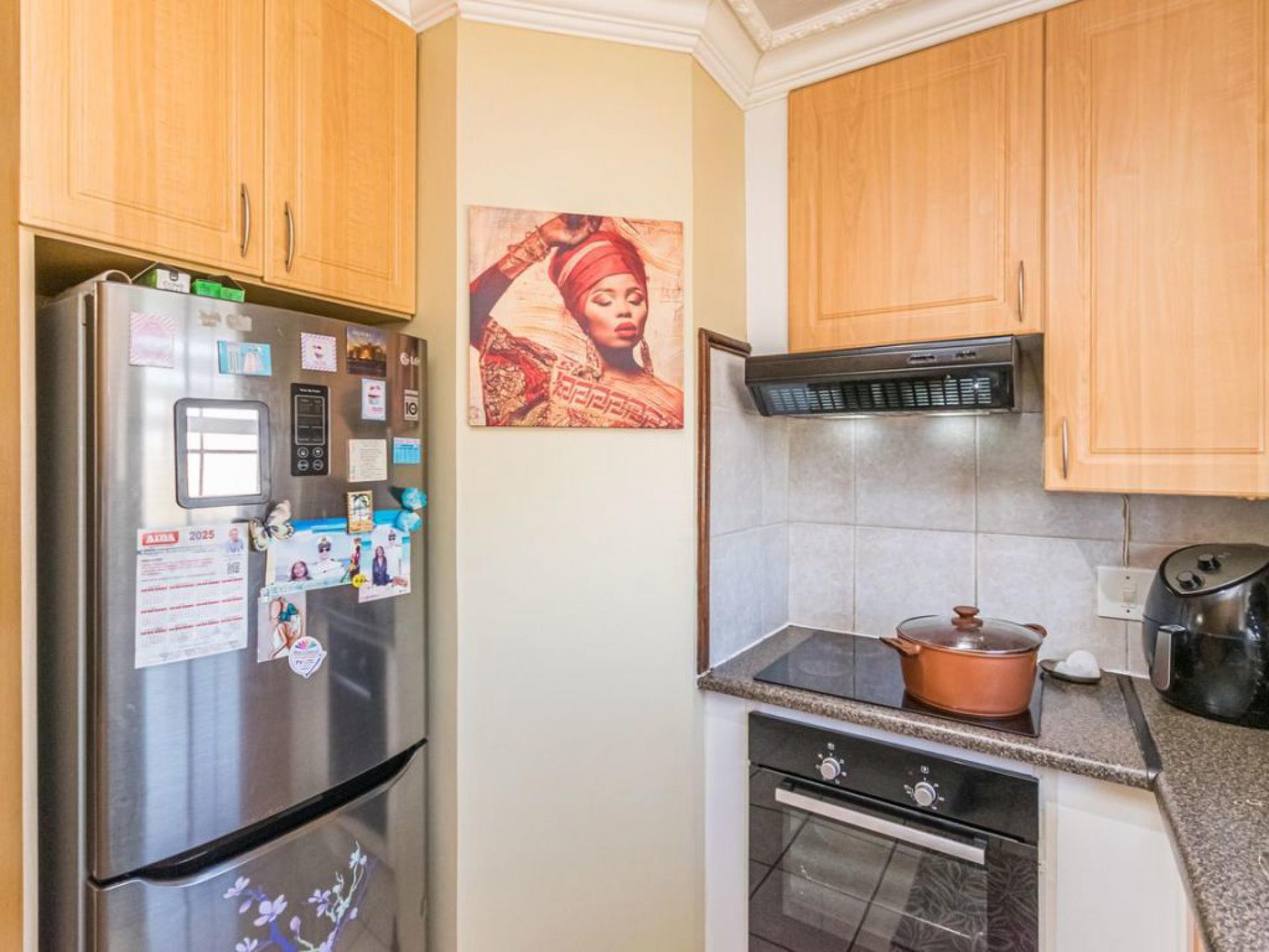  of property in Die Hoewes