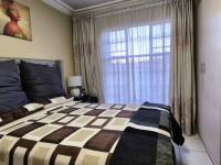  of property in Die Hoewes