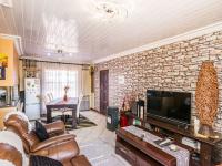  of property in Die Hoewes