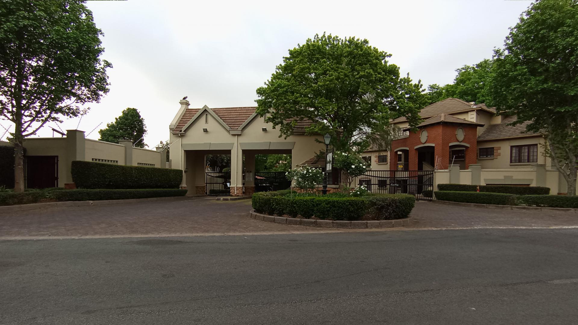 Front View of property in Paulshof