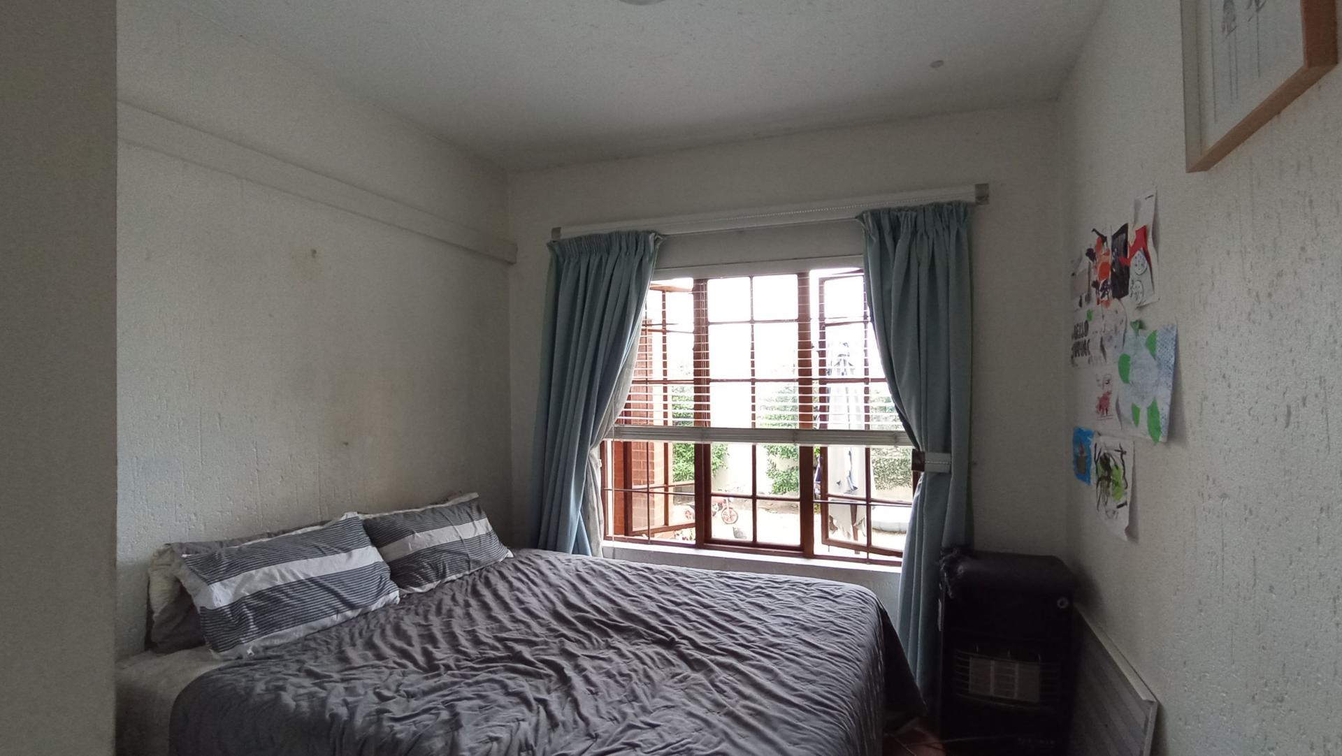 Bed Room 1 - 16 square meters of property in Paulshof