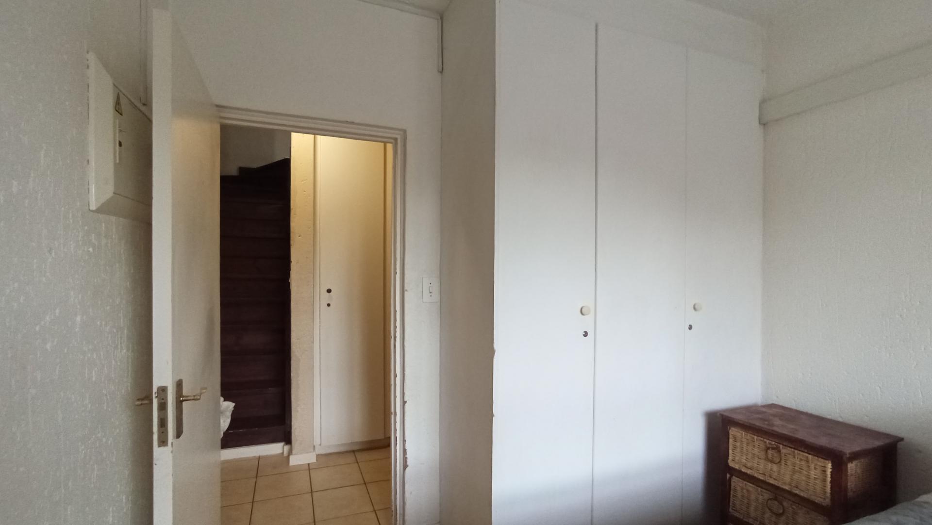 Bed Room 1 - 16 square meters of property in Paulshof