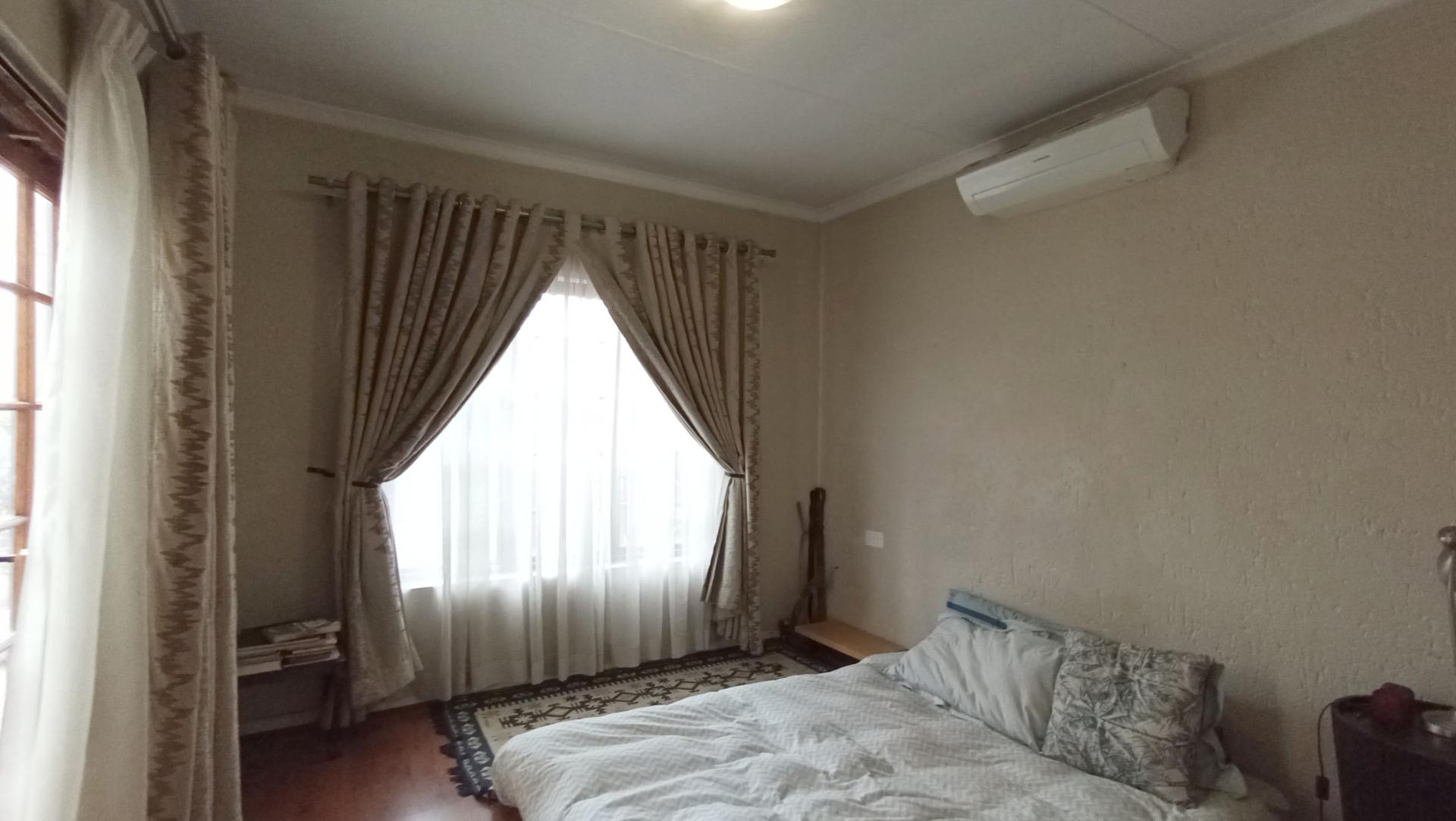 Main Bedroom - 26 square meters of property in Paulshof