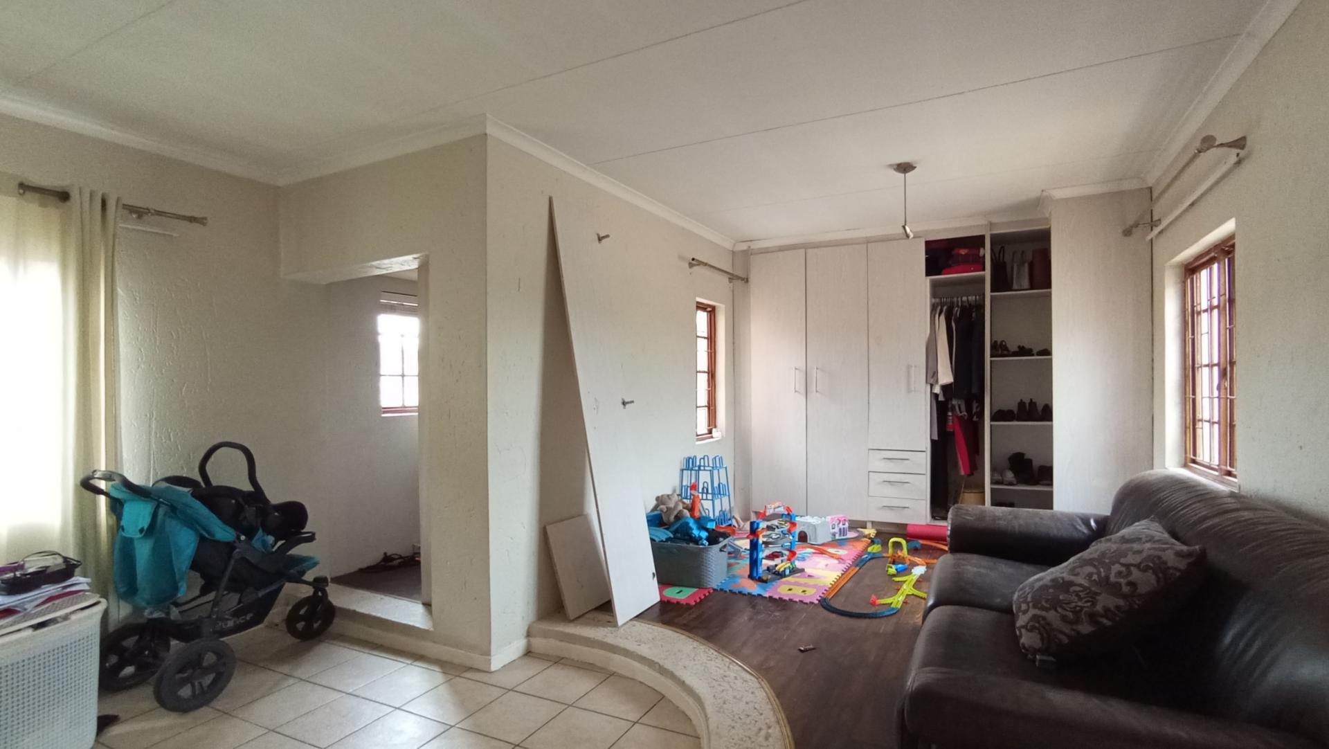 Study - 16 square meters of property in Paulshof