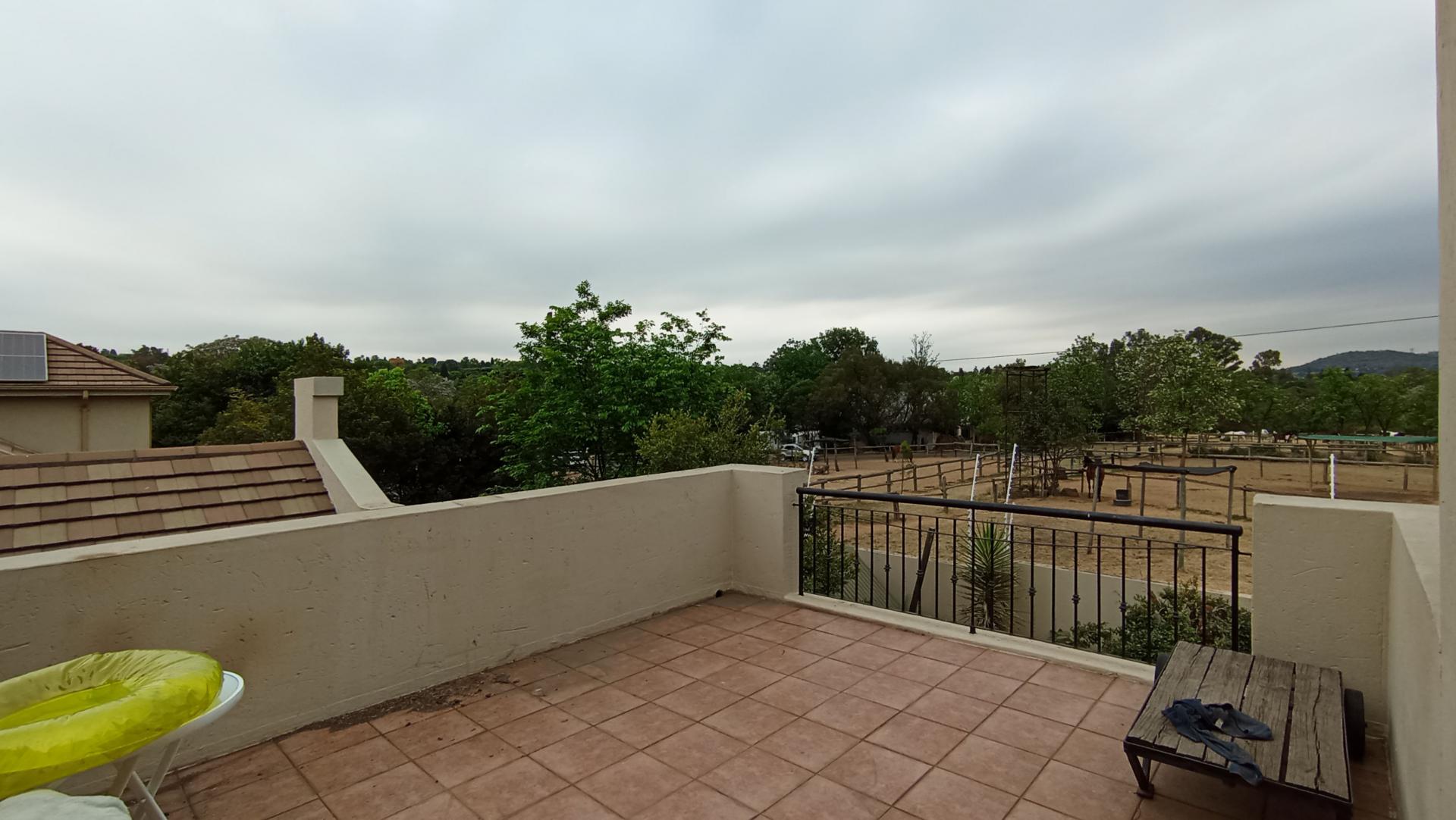 Balcony - 27 square meters of property in Paulshof