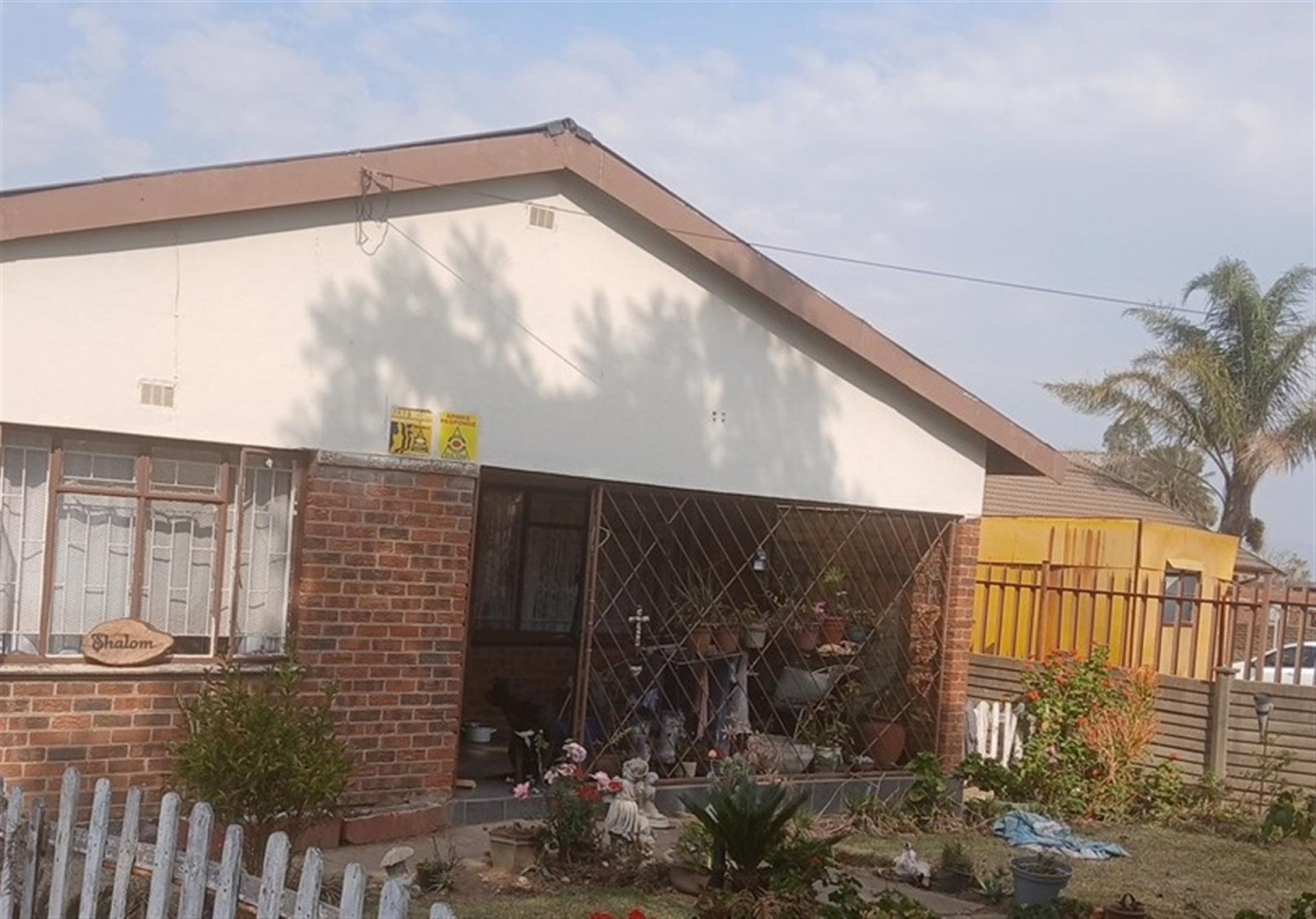 Front View of property in Dannhauser