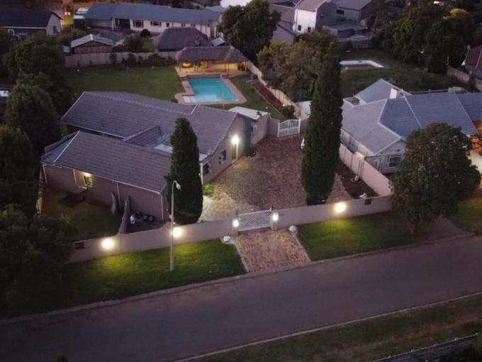 4 Bedroom House for Sale For Sale in Brackenhurst - MR685870