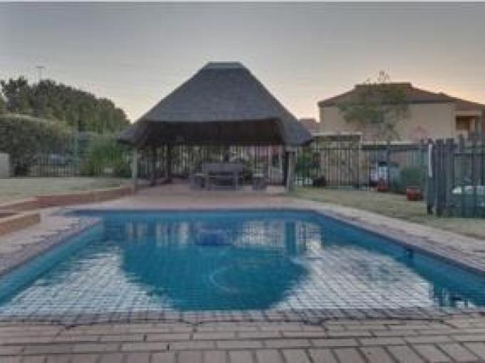 2 Bedroom Simplex for Sale For Sale in Linmeyer - MR685875