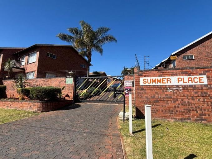 2 Bedroom Simplex for Sale For Sale in Roodepoort - MR685876