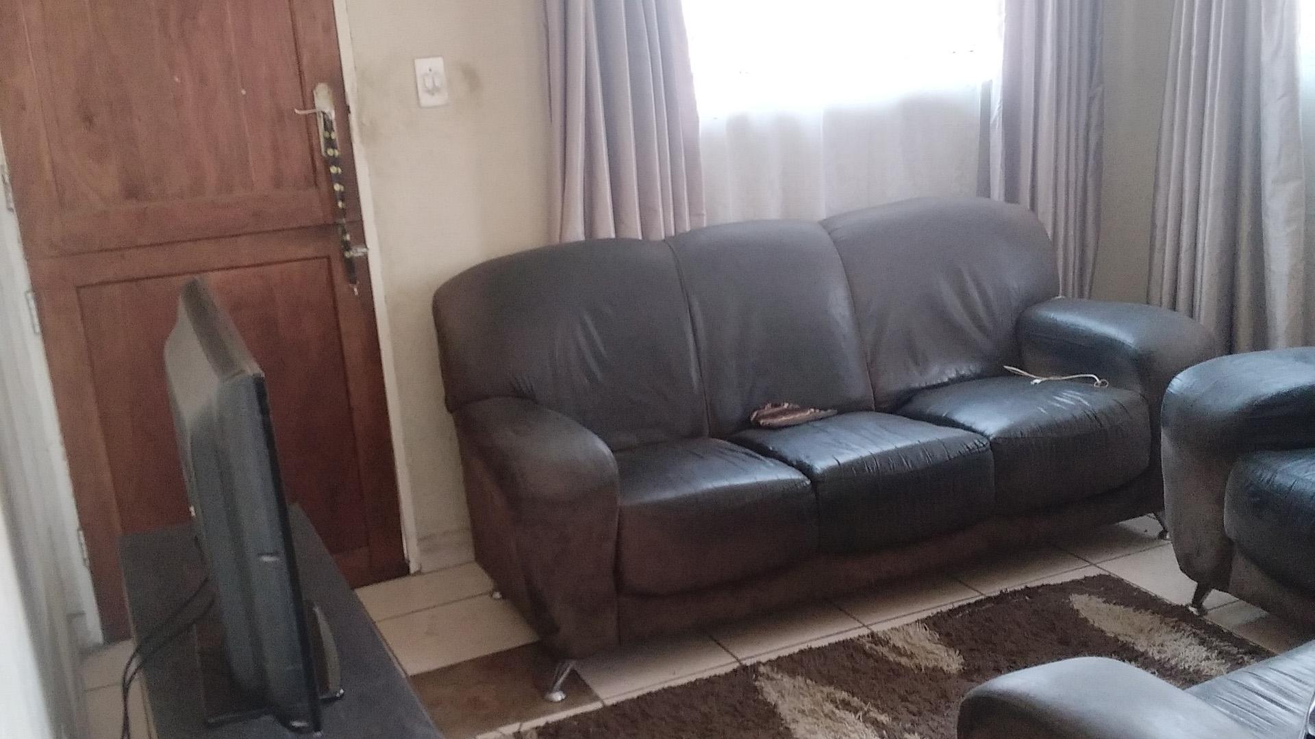 Lounges of property in Freedom Park