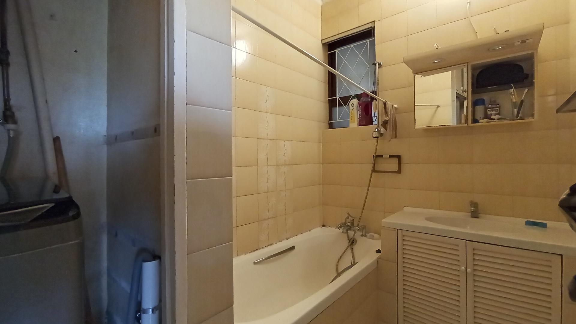 Bathroom 1 - 6 square meters of property in Cato Manor 