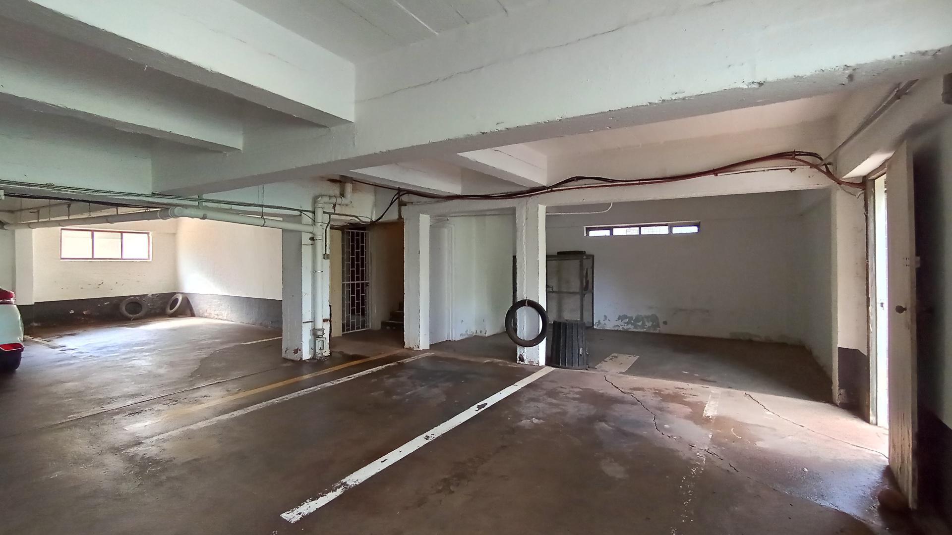 Spaces - 8 square meters of property in Cato Manor 