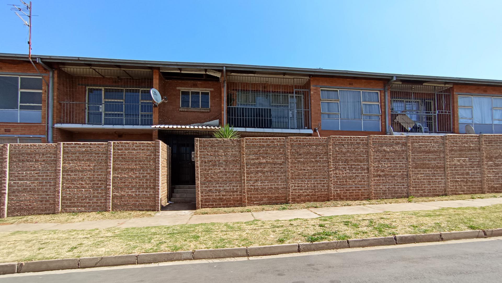 Front View of property in Maraisburg