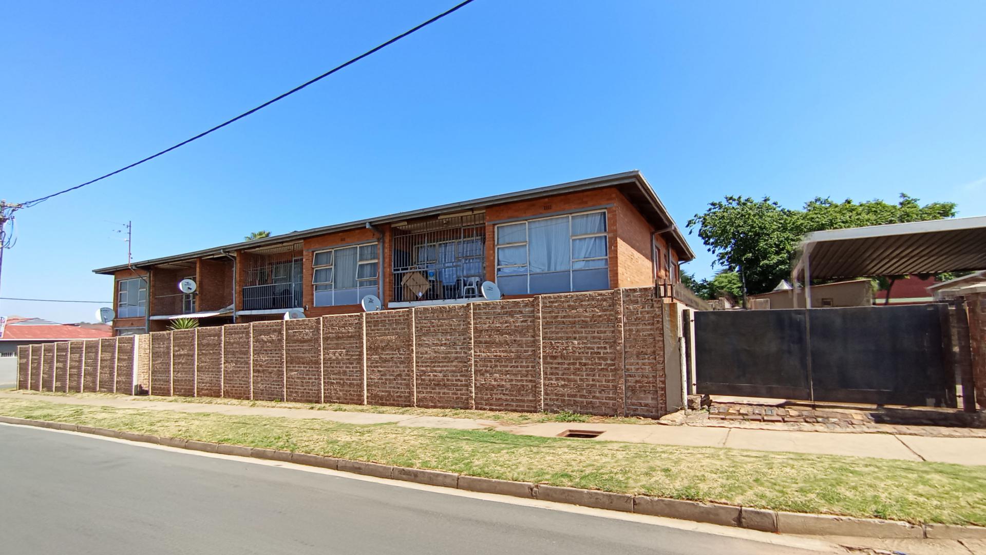 Front View of property in Maraisburg