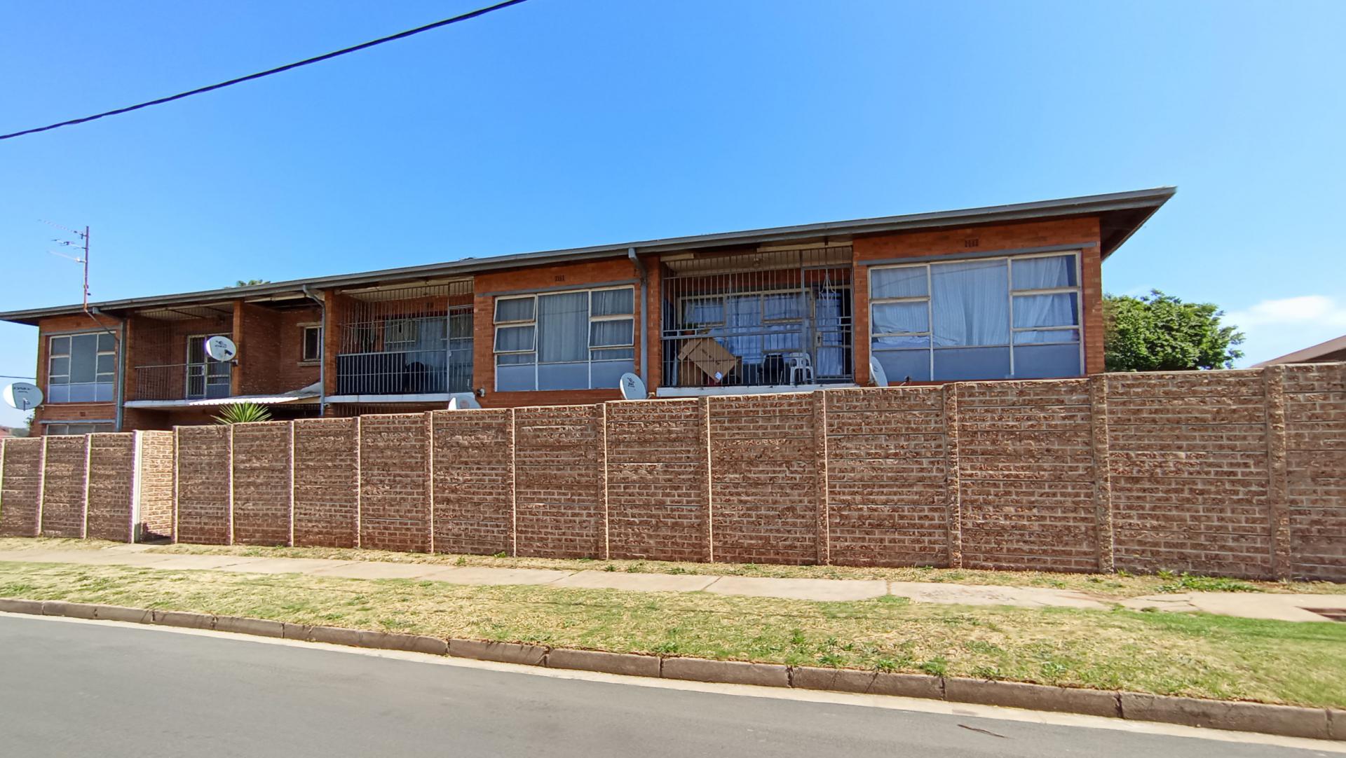 Front View of property in Maraisburg