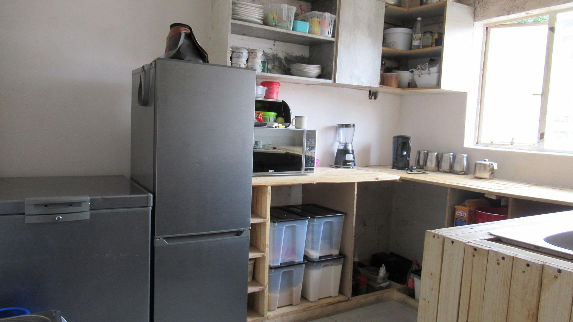 Kitchen - 8 square meters of property in Maraisburg