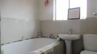 Bathroom 2 - 4 square meters of property in Maraisburg