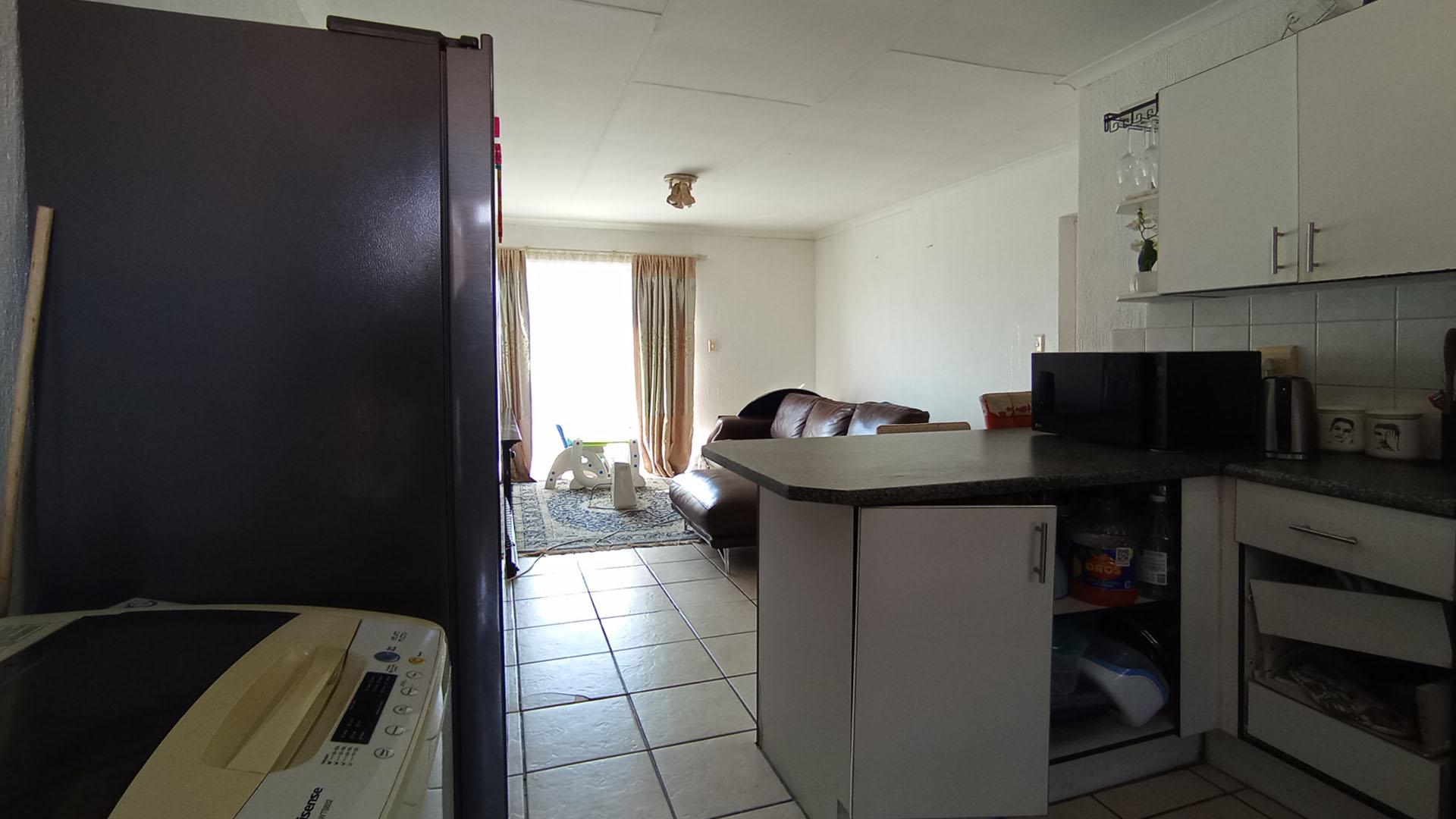 Kitchen - 12 square meters of property in Vorna Valley