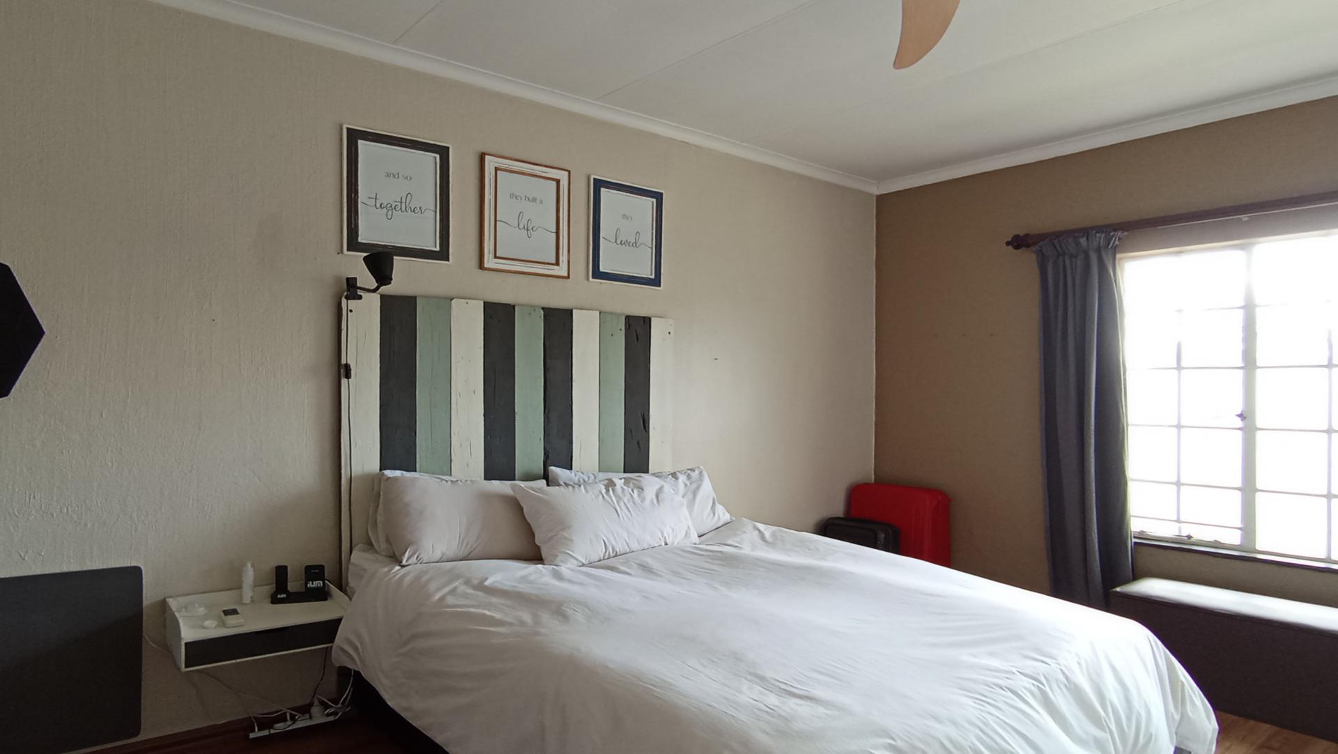 Main Bedroom - 19 square meters of property in Malanshof