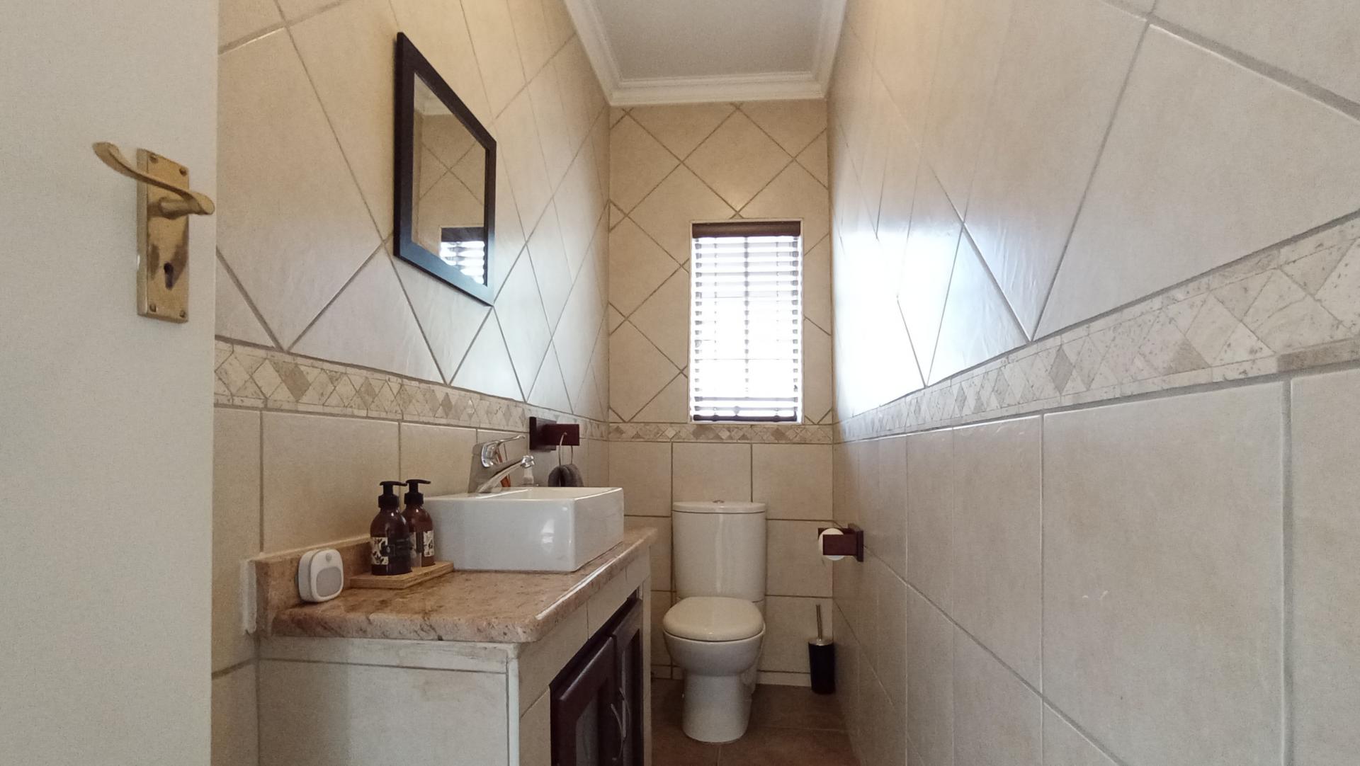 Bathroom 1 - 4 square meters of property in Malanshof
