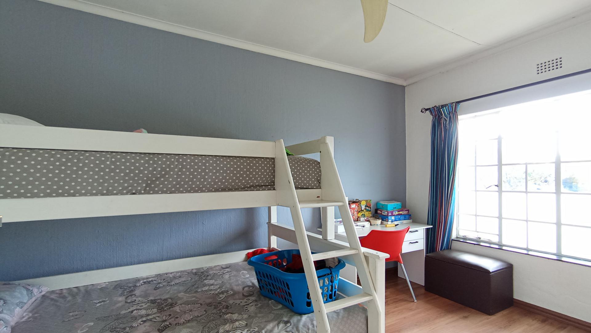 Bed Room 2 - 15 square meters of property in Malanshof