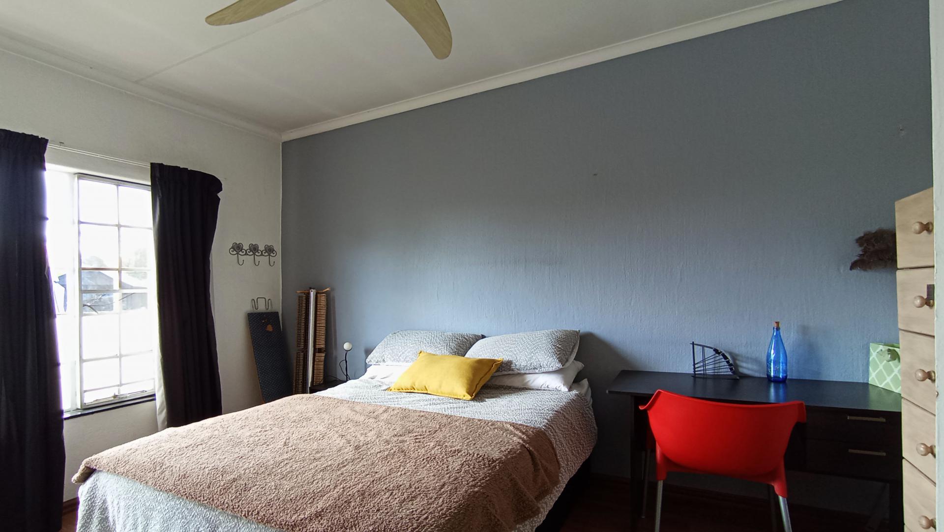 Bed Room 1 - 12 square meters of property in Malanshof