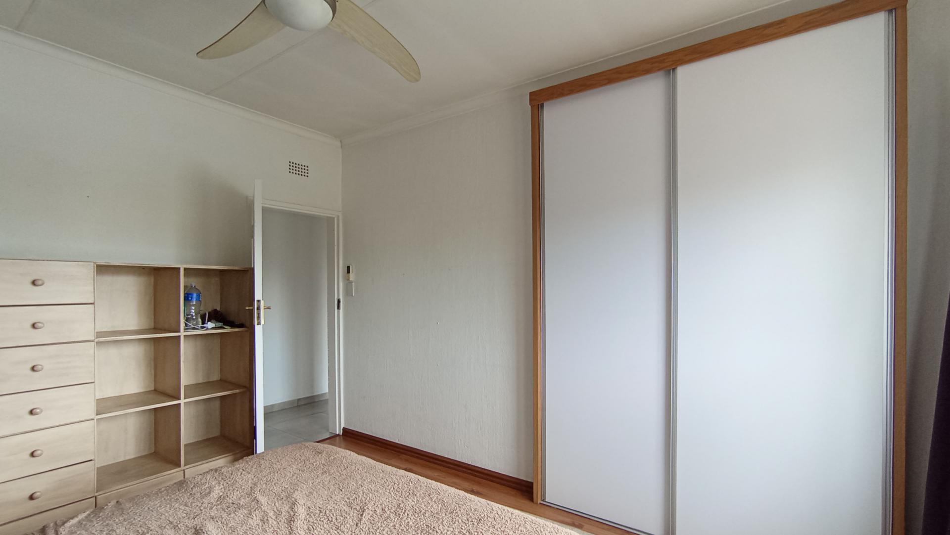 Bed Room 1 - 12 square meters of property in Malanshof