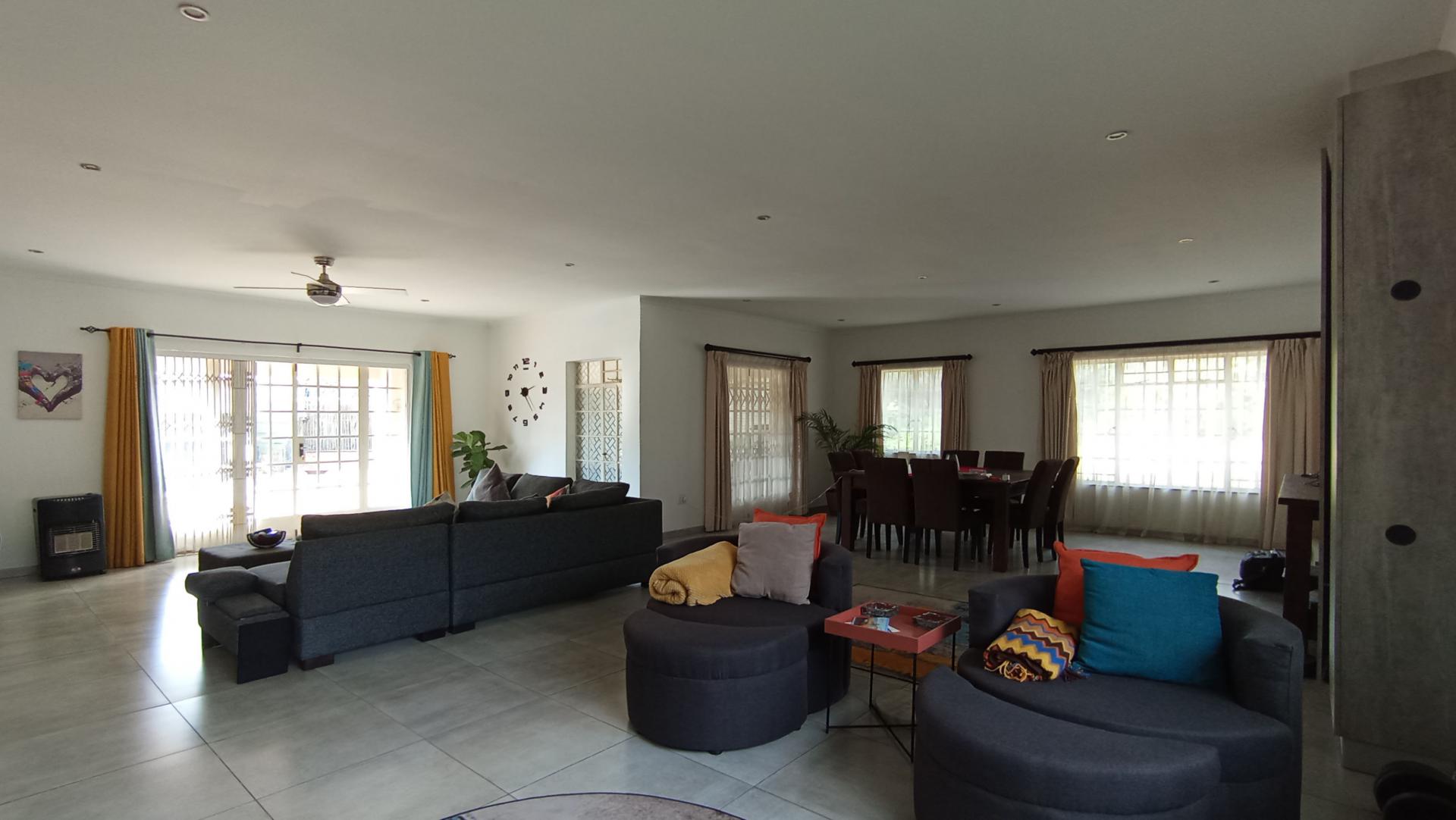 Informal Lounge - 18 square meters of property in Malanshof