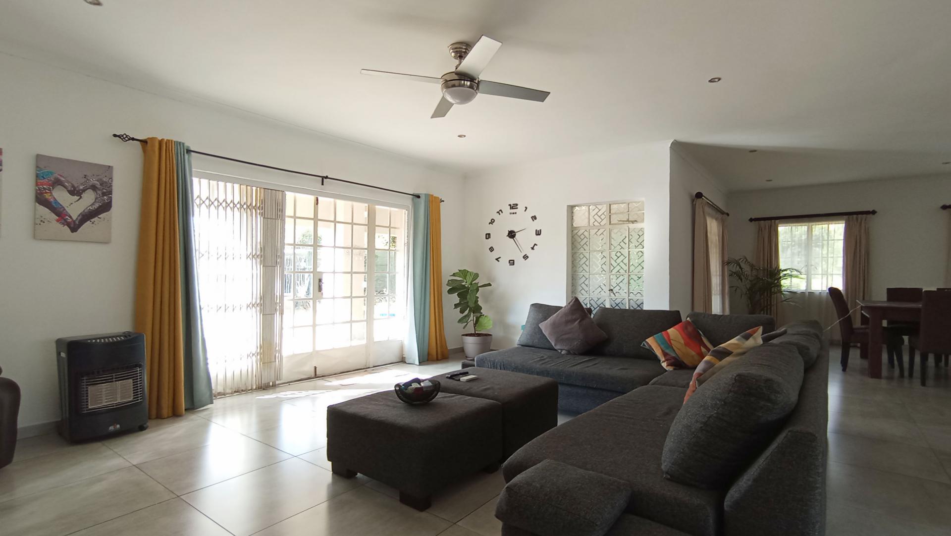 Lounges - 29 square meters of property in Malanshof