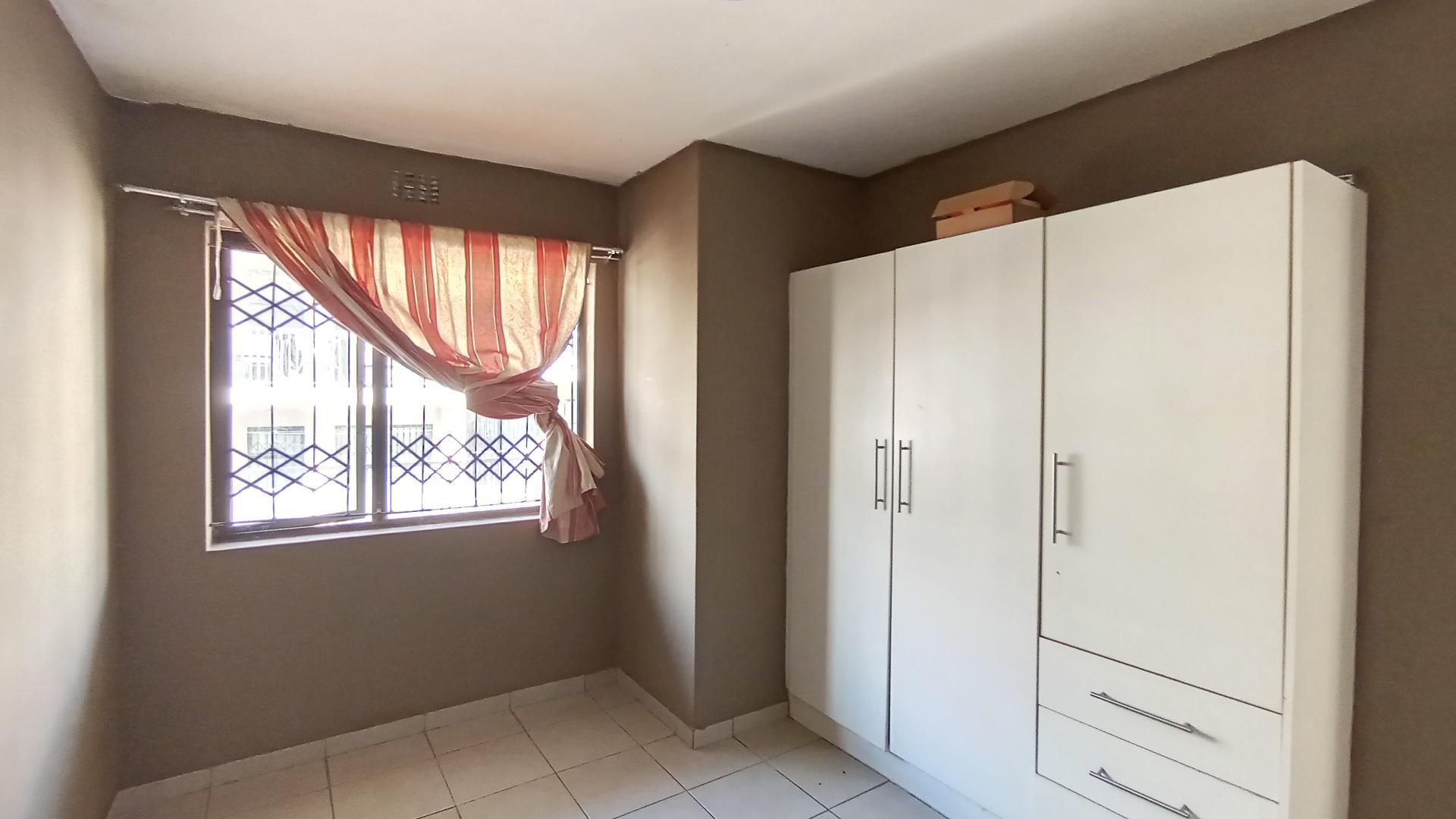 Bed Room 1 - 11 square meters of property in Newlands East