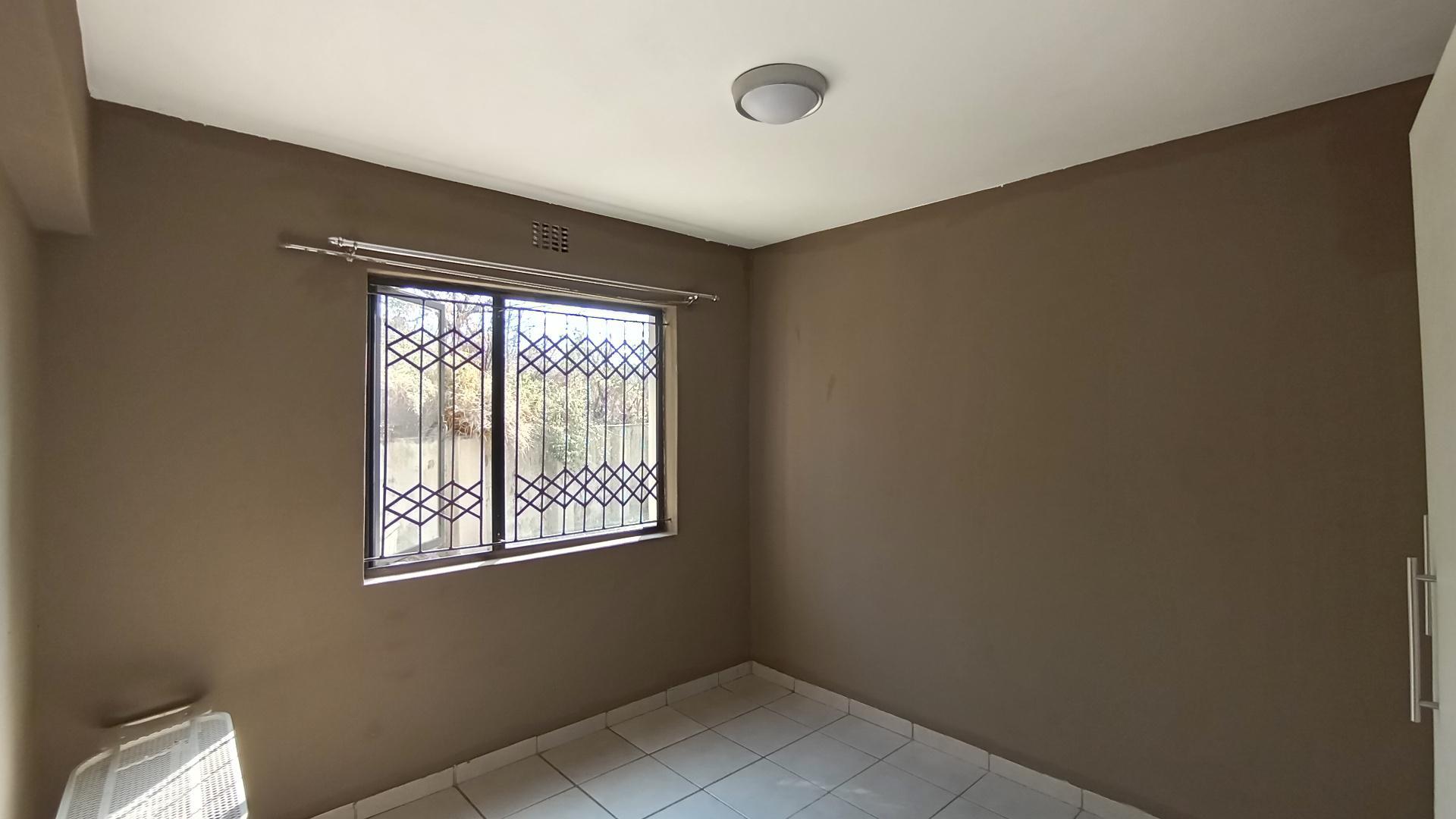 Bed Room 2 - 11 square meters of property in Newlands East