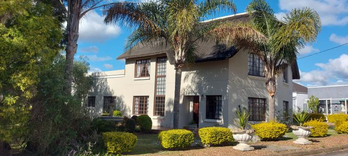 4 Bedroom House for Sale For Sale in Albertinia - MR685911