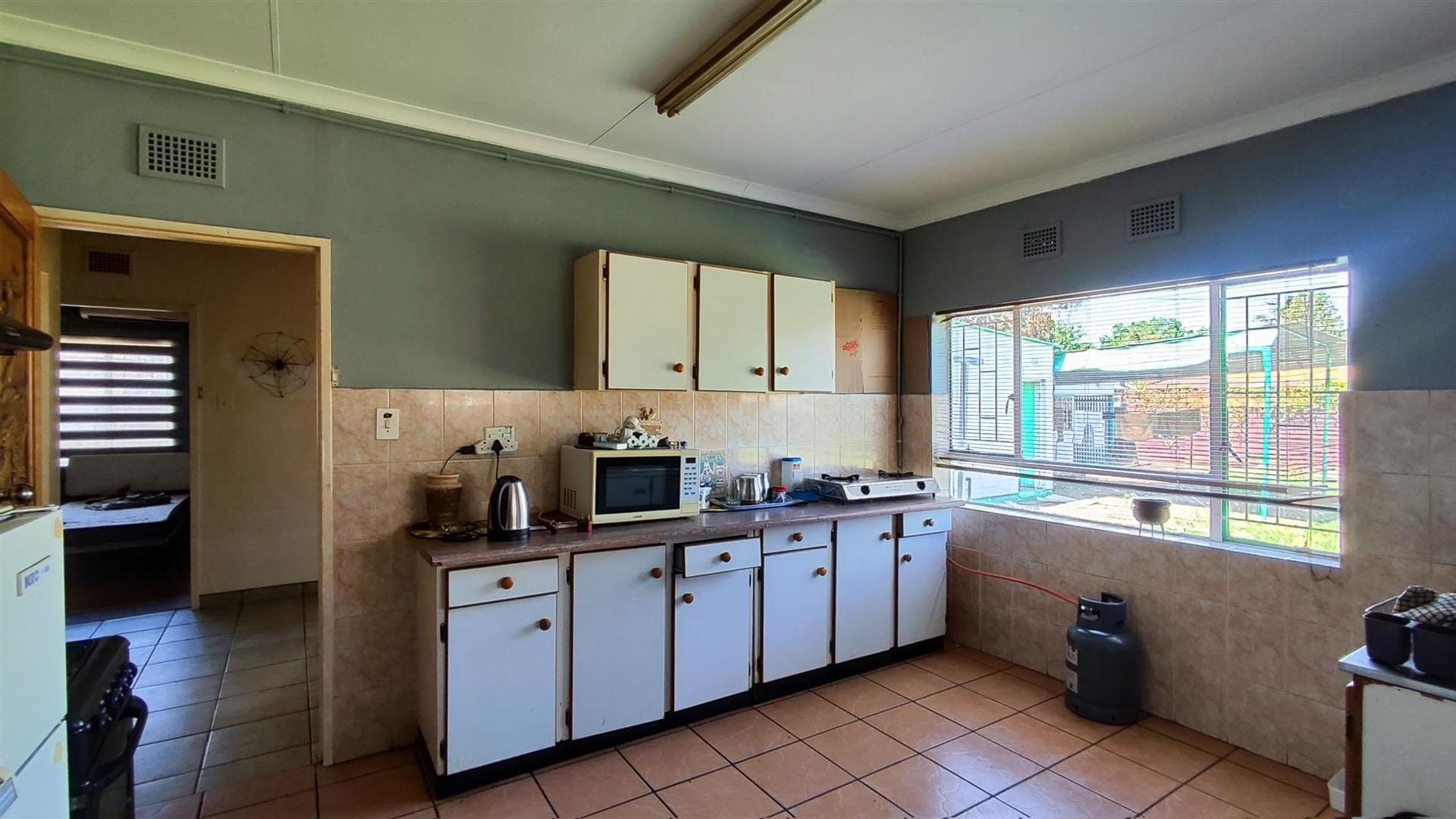 Kitchen - 16 square meters of property in Vanderbijlpark