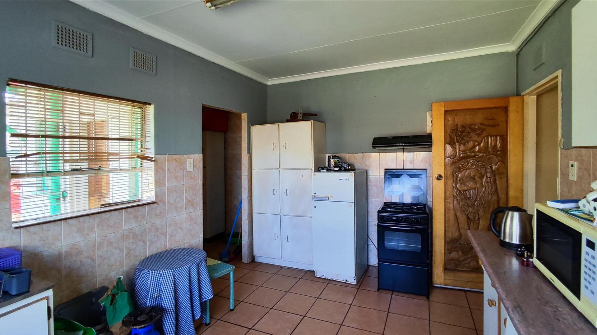Kitchen - 16 square meters of property in Vanderbijlpark