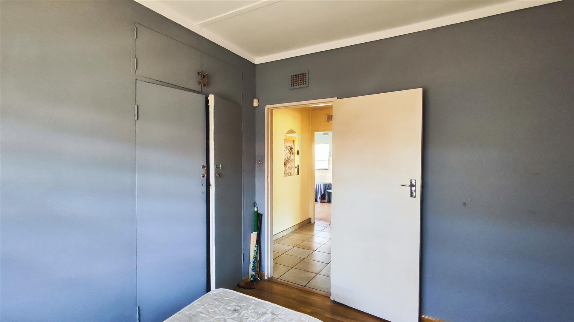 Bed Room 2 - 13 square meters of property in Vanderbijlpark