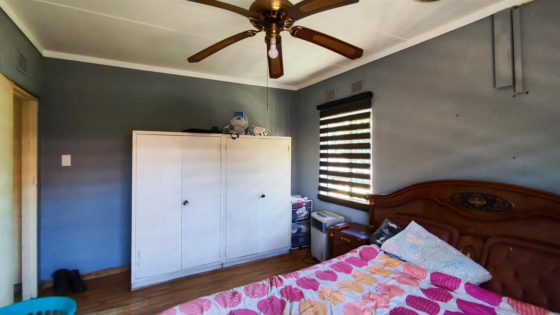 Bed Room 3 - 17 square meters of property in Vanderbijlpark