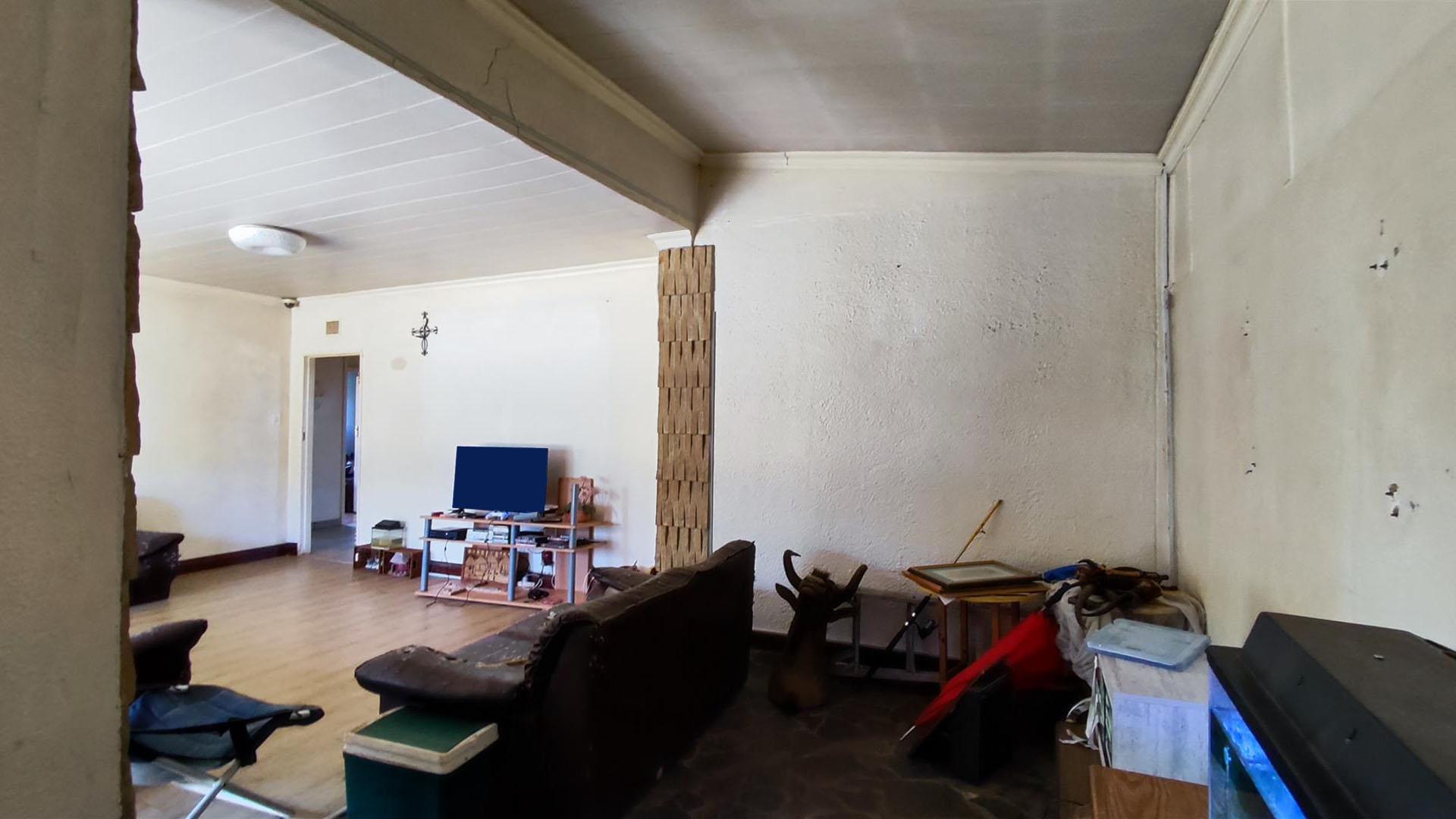 Lounges - 48 square meters of property in Vanderbijlpark