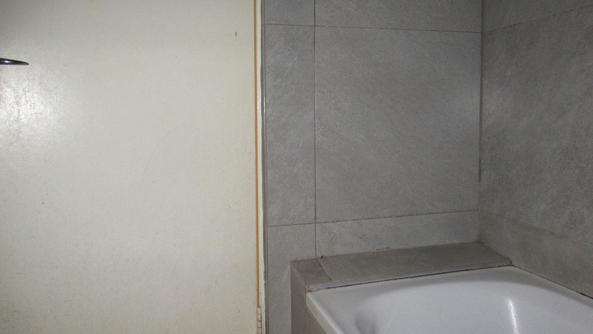 Bathroom 2 - 3 square meters of property in Whitney Gardens