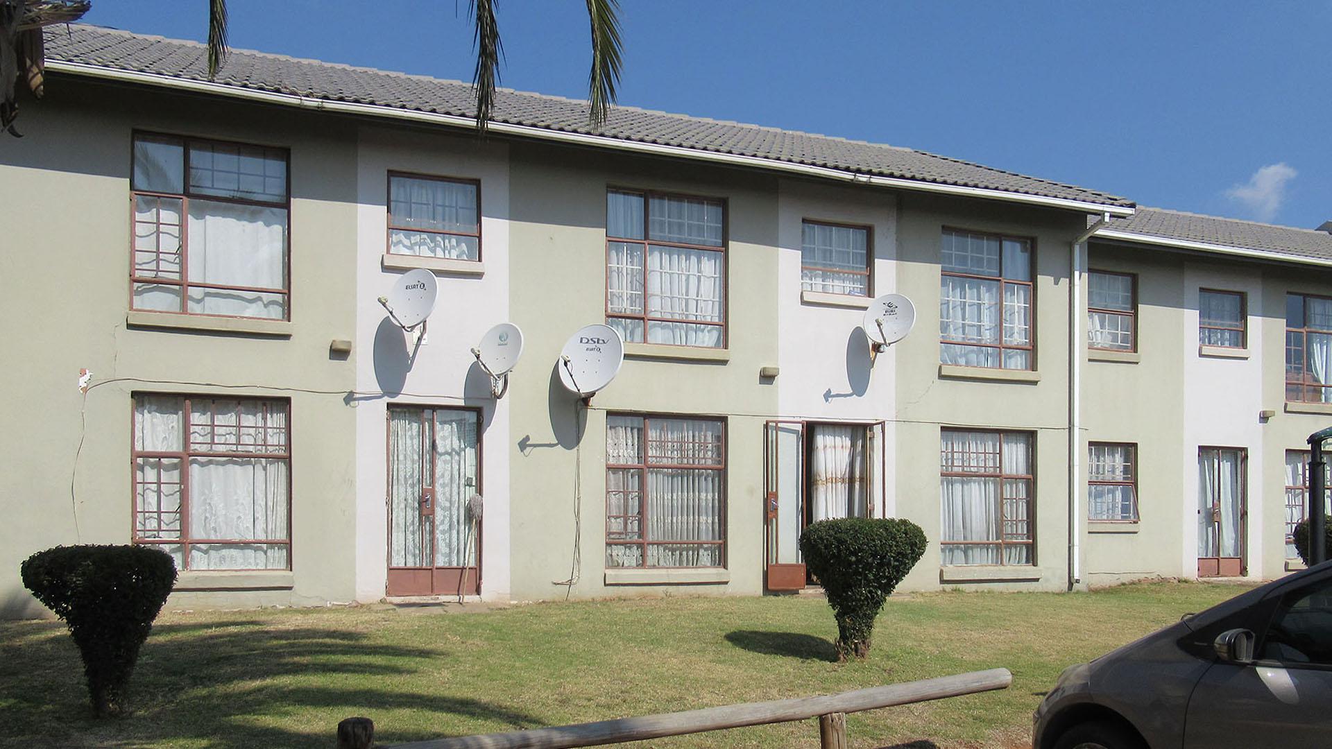 Front View of property in Whitney Gardens