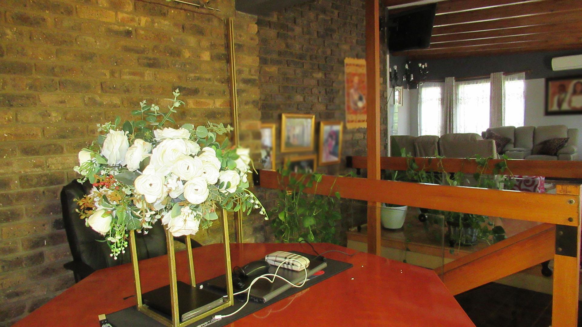 Dining Room - 32 square meters of property in Oakdene