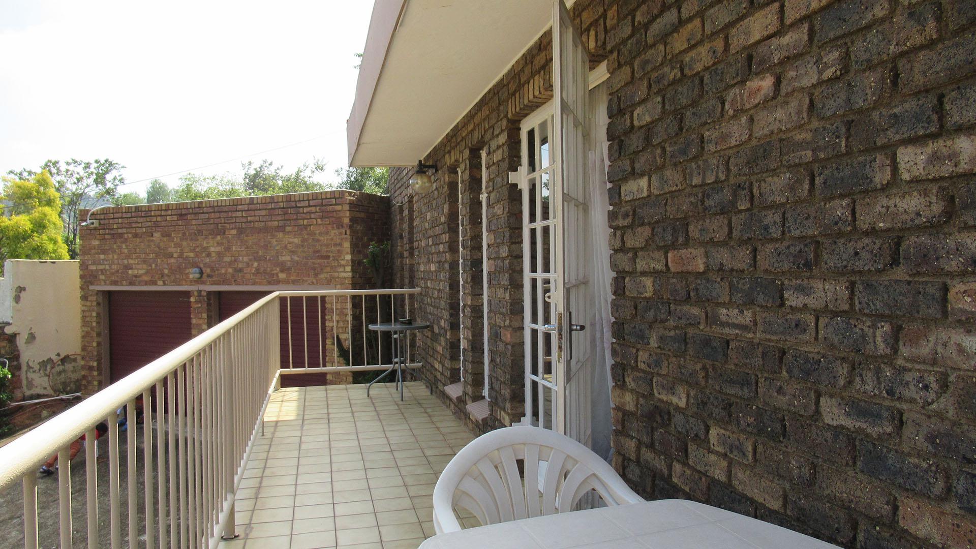 Balcony - 39 square meters of property in Oakdene