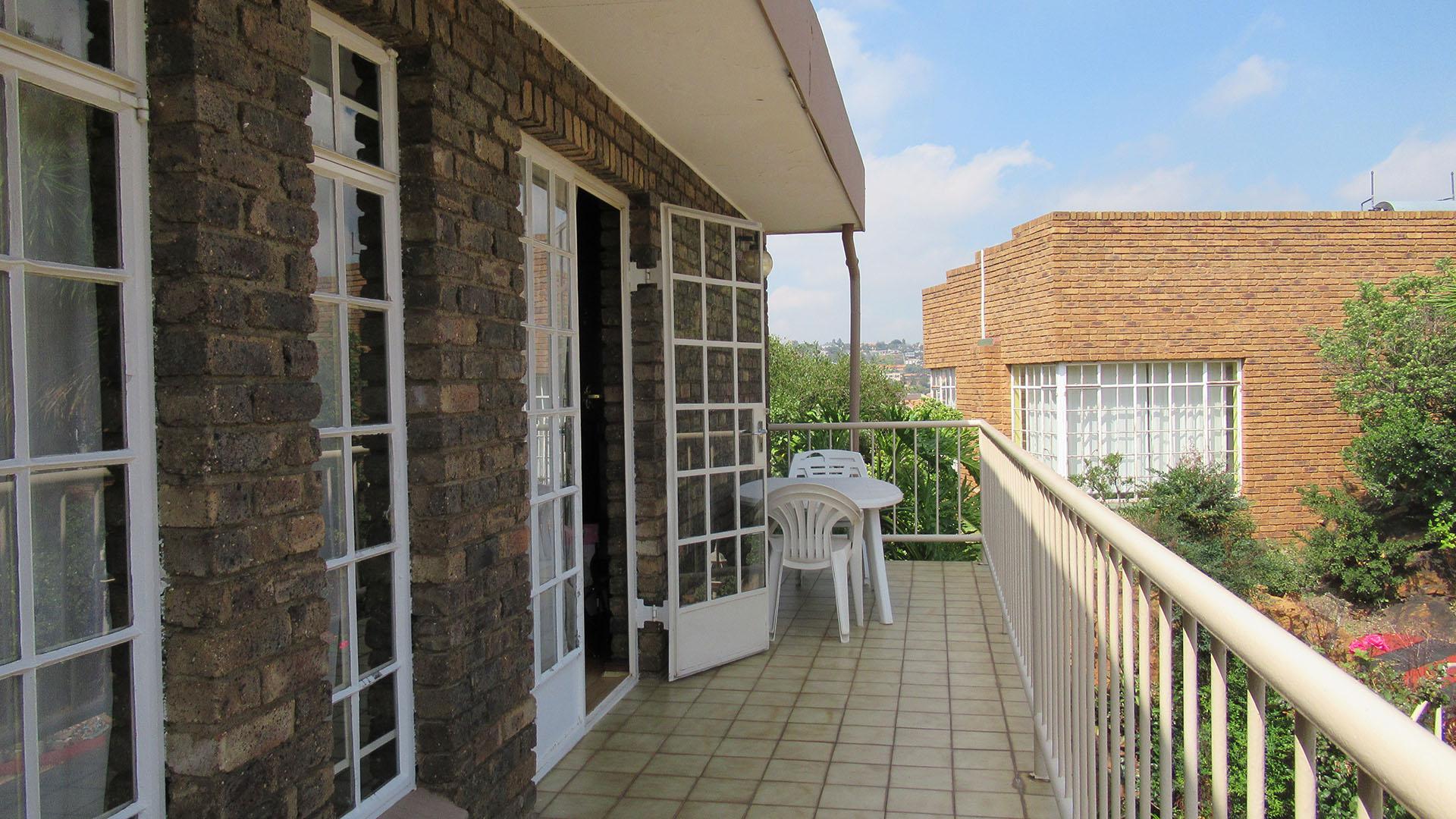 Balcony - 39 square meters of property in Oakdene