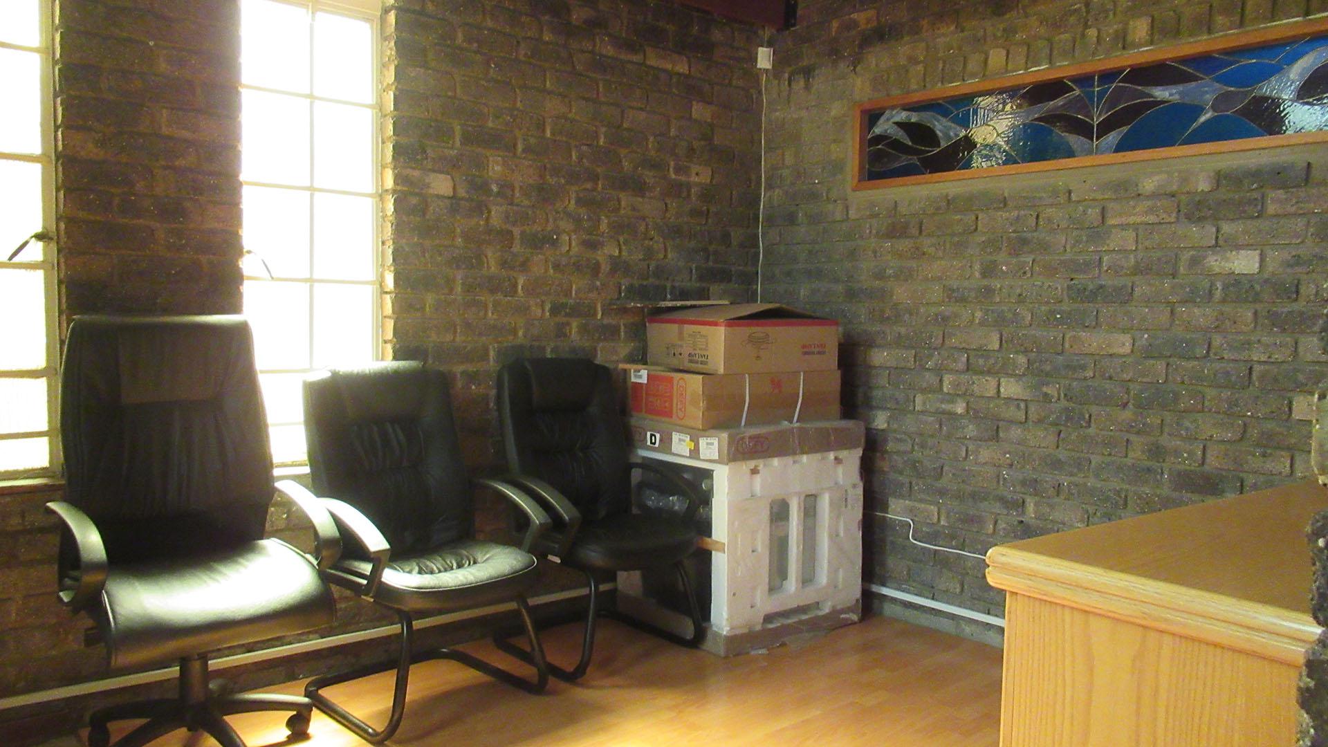 Study - 12 square meters of property in Oakdene