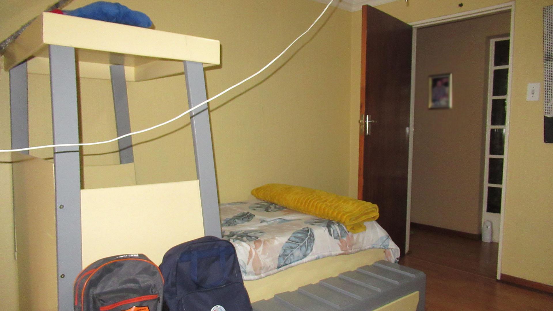 Bed Room 2 - 17 square meters of property in Oakdene