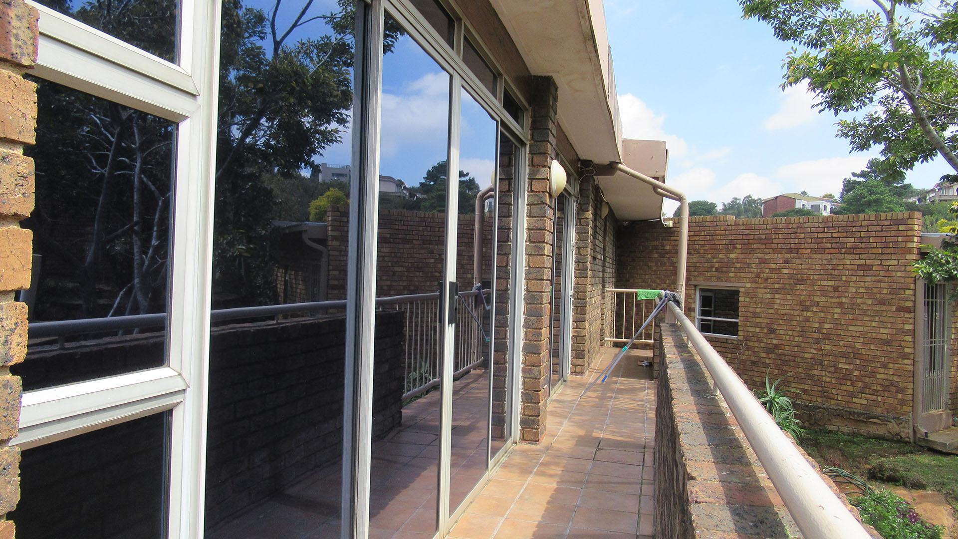 Balcony - 39 square meters of property in Oakdene